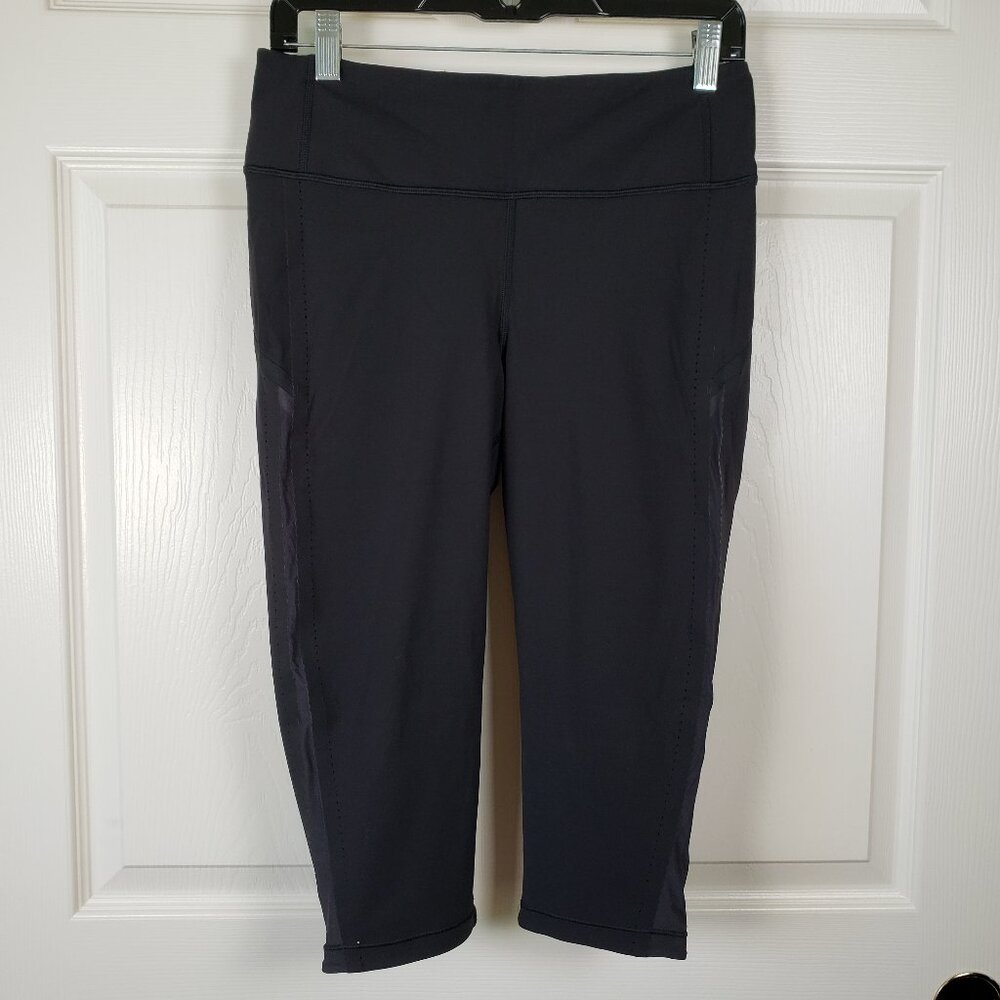Lululemon Smooth Stride Crop 17" Black Leggings Size 8 Side mesh vent Athletic